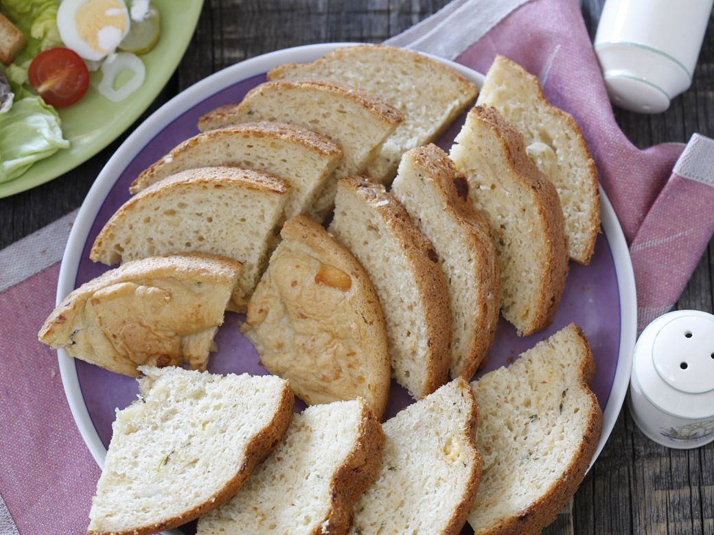 Рецепт: Пшеничный хлеб с сыром и луком в мультиварке