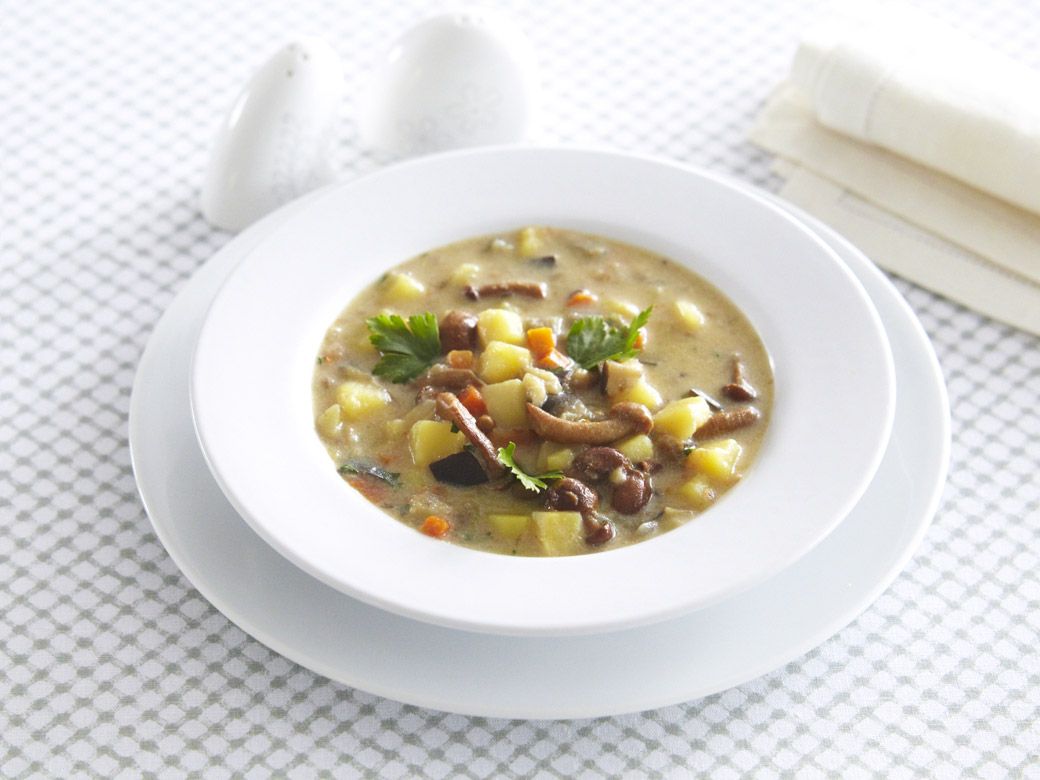 Рецепт: Суп из баклажанов с грибами в мультиварке