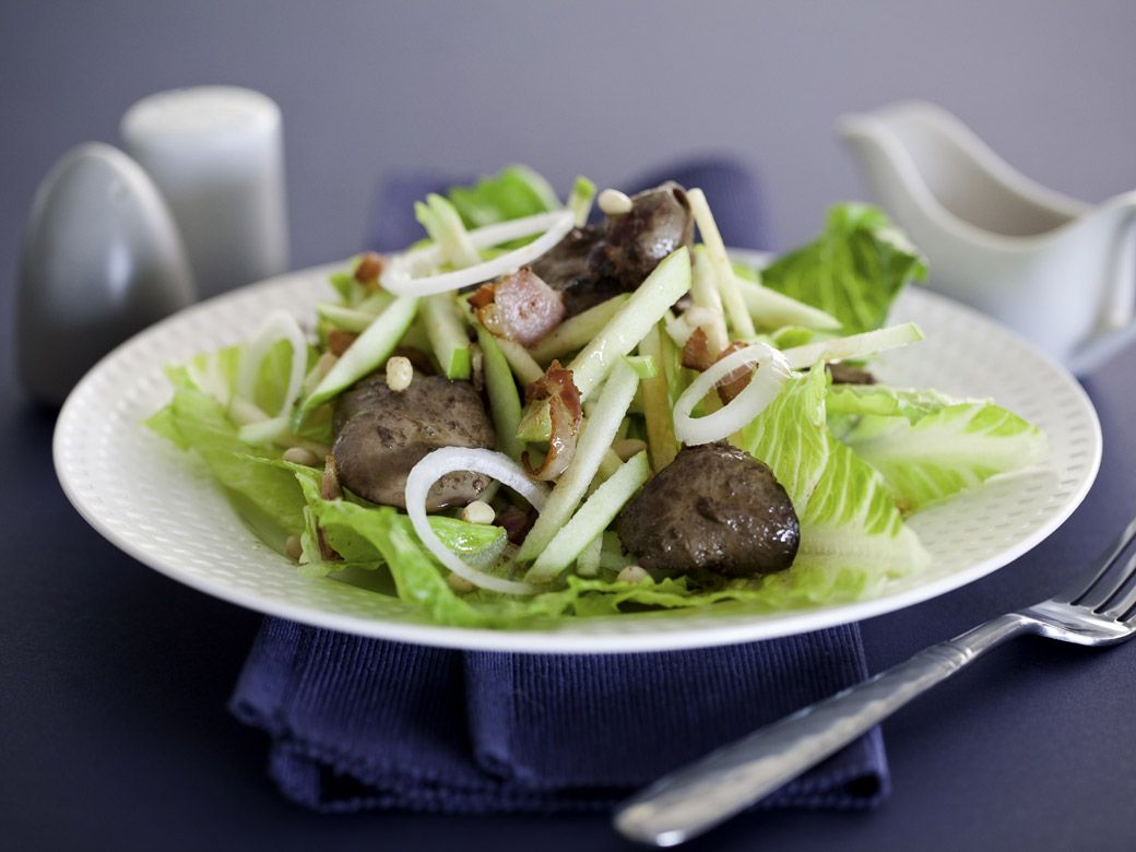Рецепт: Перигорский салат с куриной печенкой в мультиварке