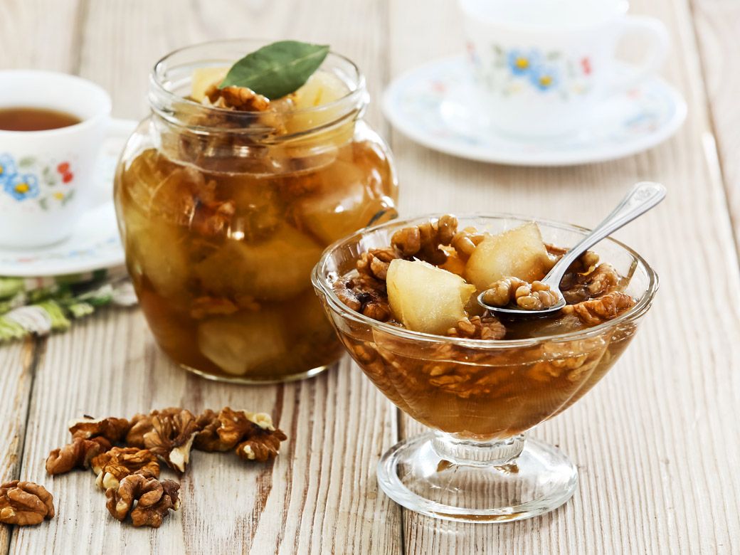 Рецепт: Варенье из яблок с грецкими орехами в мультиварке