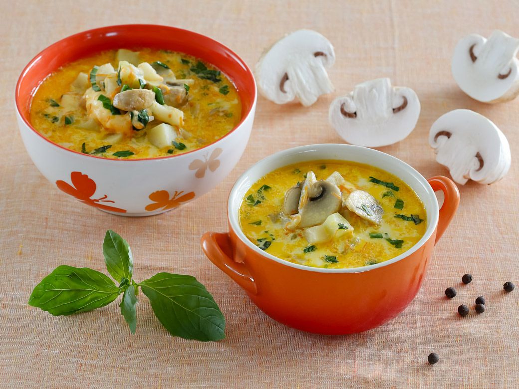 Рецепт: Сырный суп с шампиньонами в мультиварке