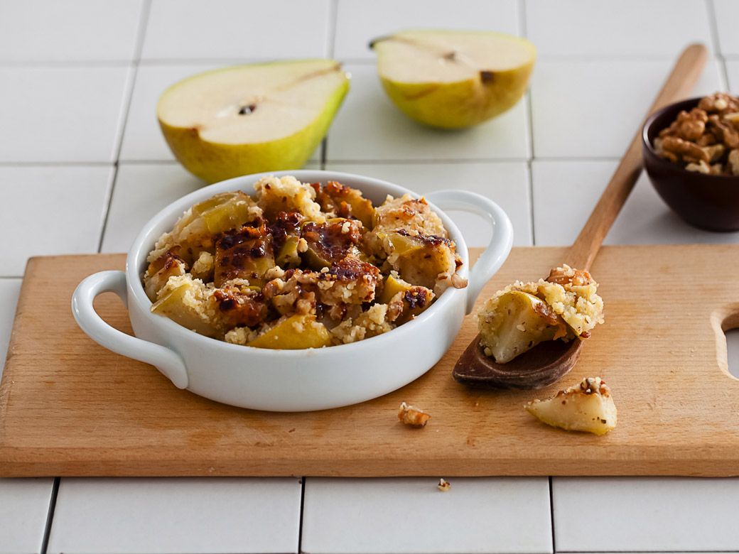 Рецепт: Крамбль с яблоками, грушами и лесными орехами в мультиварке